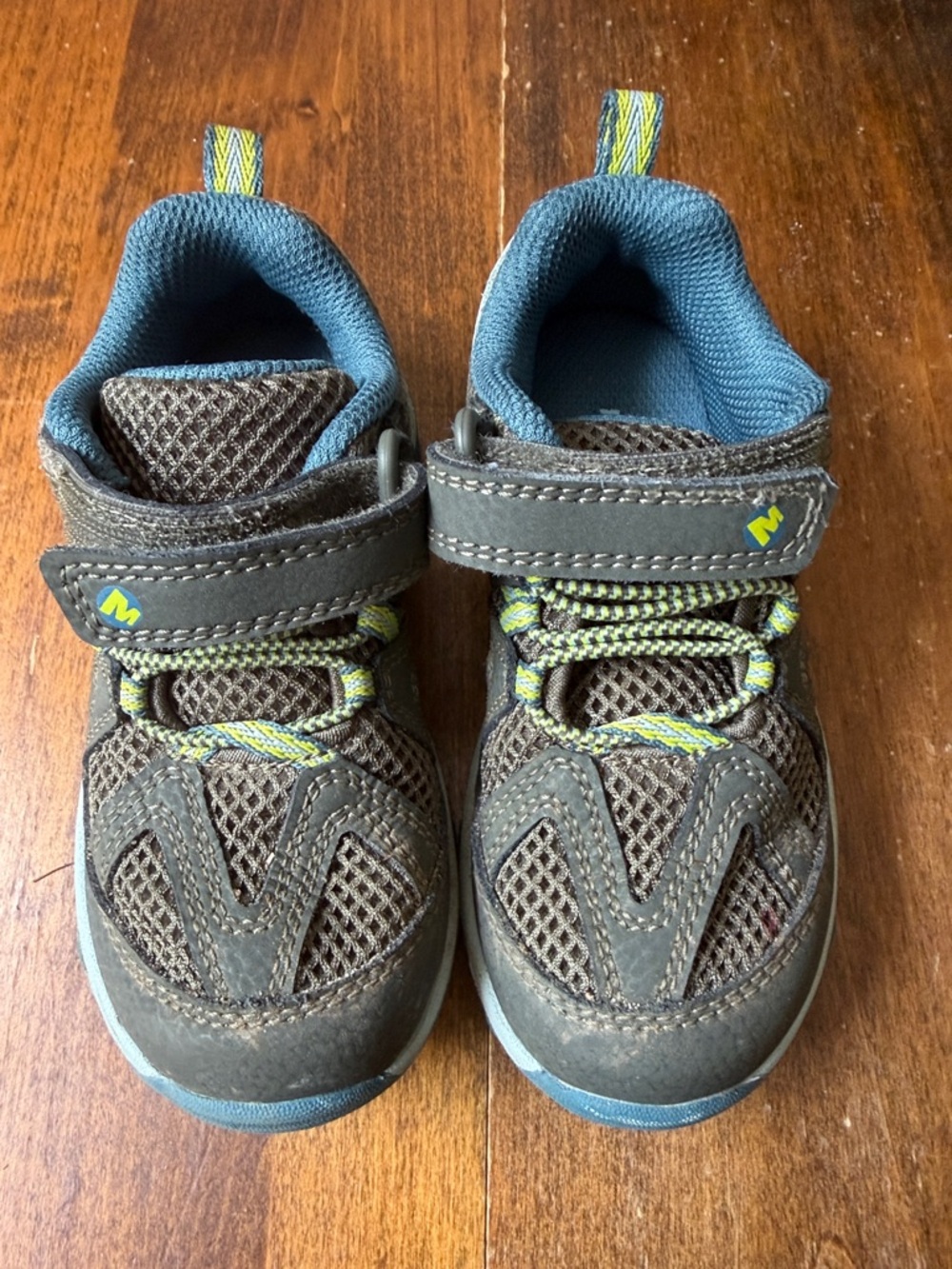 Merrell boys shoes 9M